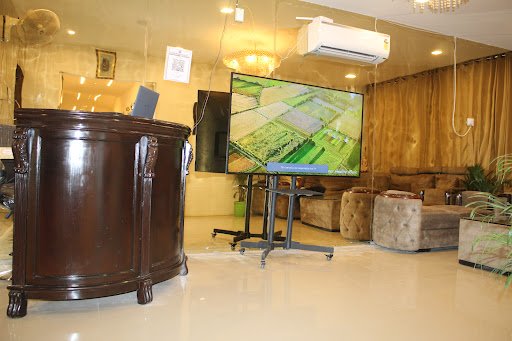 The Golden Oak Spa & Salon