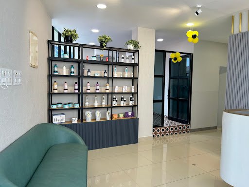 Favew Unisex Beauty Studio Thana Kannur