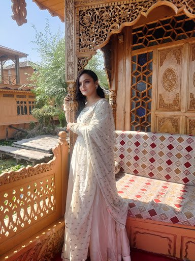 Lakme Salon in MA Road,Srinagar