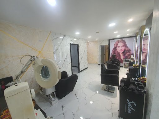 𝑺𝒖𝒏 𝑺𝒑𝒂 & 𝑾𝒆𝒍𝒍𝒏𝒆𝒔𝒔 𝑹𝒆𝒕𝒓𝒆𝒂𝒕 - Dermatologist | Hair | Beauty | Makeup | Salon | Nails | Spa | Unisex Salon in Jamshedpur
