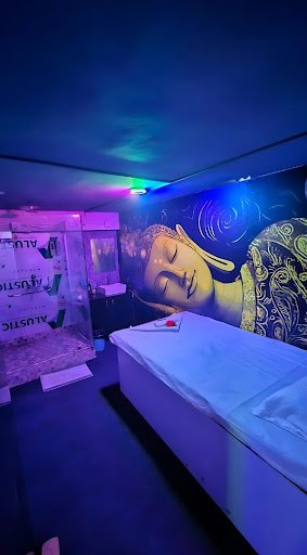 SKY BLISS UNISEX SALON & SPA