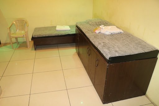 ROYAL DIAMOND BODY SPA & SALOON | Best Spa & Body Massage |