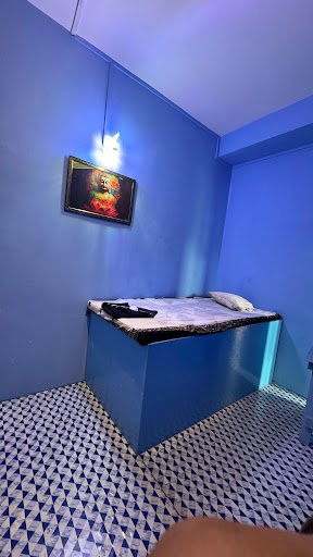 Blue White Unisex Spa and Saloon Blue White Unisex Spa and Saloon