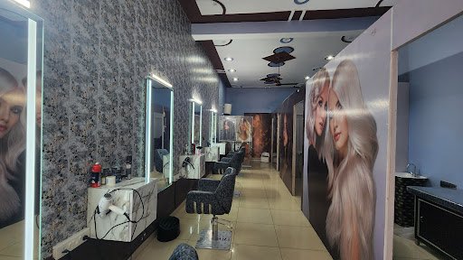 Raza unisex salon - Best Bridal makeup artist / Best Beauty parlour/ Best unisex Salon in Moradabad