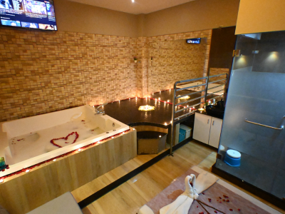 ICONIC GOLD FAMILY SPA