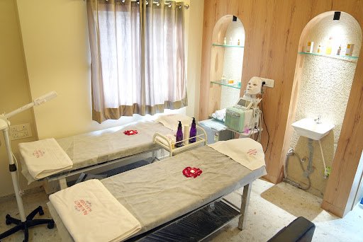 Pavanii Beauty Salon And Academy