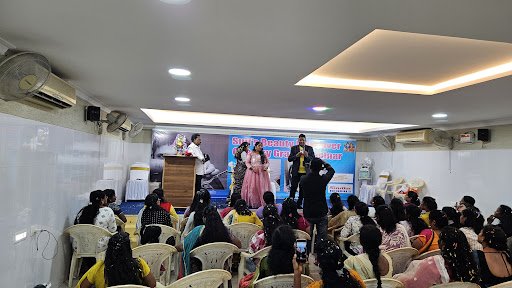 Hamgus ladies beauty hair care and spa salon and training institute