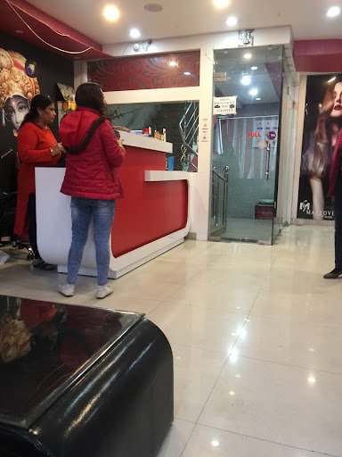 Mahak Makeover Luxury Family Salon | Yamunanagar