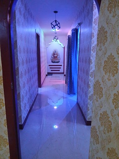 Lunar Spa And Saloon