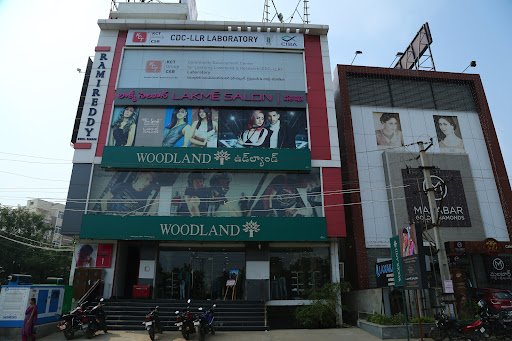 Lakme Salon For Him and Her in Peacock Mall,Ramamurthynagar,Nellore