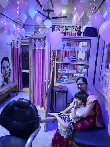 Naina Beauty Parlour