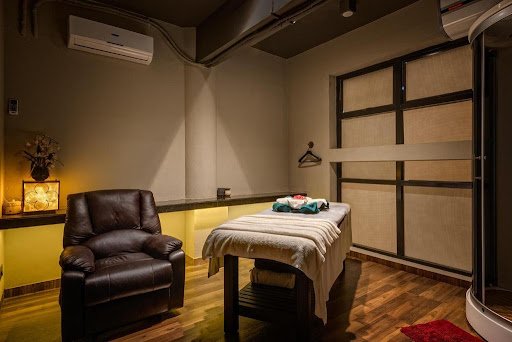 Deepak's Spa Salon (unisex Hair & beauty & spa Tilakwadi)