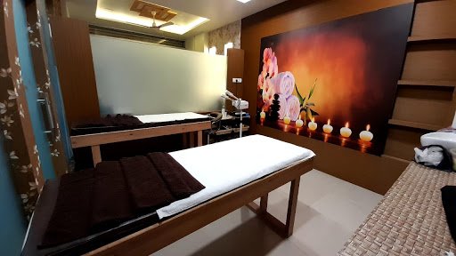 Mansi Beauty Salon & Makeup Studio Mansi Beauty Salon & Makeup Studio