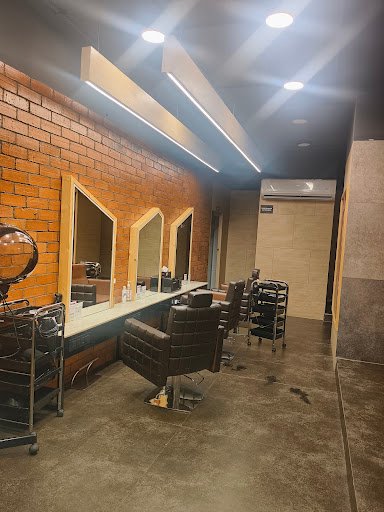 GREEN TRENDS UNISEX HAIR & STYLE SALON