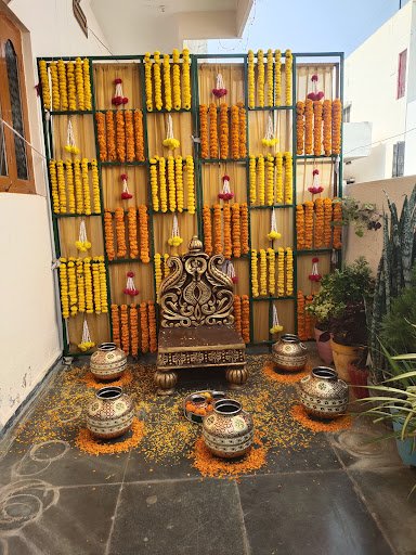 Glow Hair&Beauty Salon unisex / Academy / Makeup artist