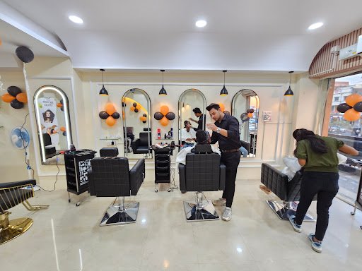 AKASH L'OREAL UNISEX SALON AND SPA AKASH L'OREAL UNISEX SALON AND SPA