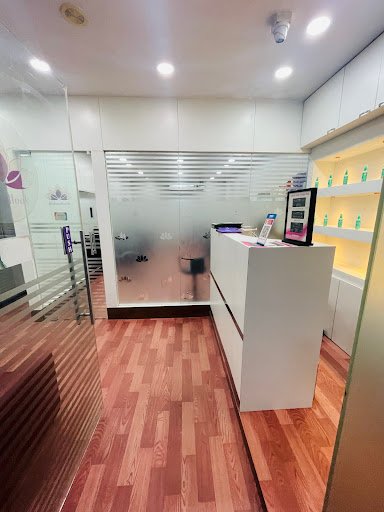 Naturallook Family Salon & Bridal Studio