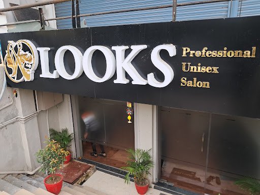 LOOKS PROFESSIONAL UNISEX SALON