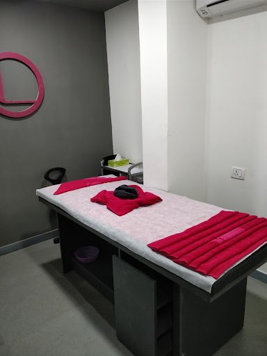 Lakme Salon For Him and Her in Civil Line,Gaya