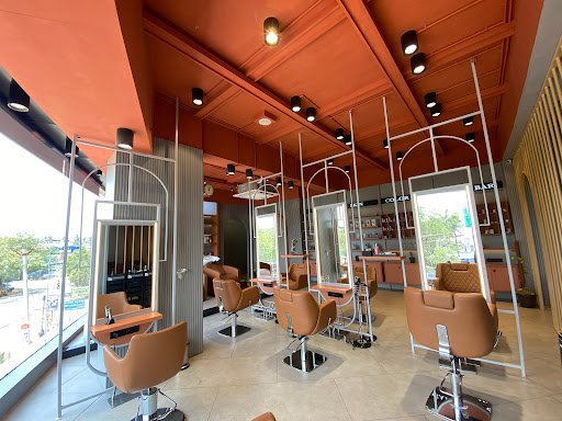 Page 3 Luxury Salon & Makeover Studio