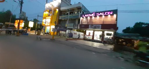 Lakme Salon in Ratanapur,Begusarai