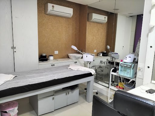 Naturals Salon & Spa ( Zanana Hospital Road) Naturals Salon & Spa ( Zanana Hospital Road)