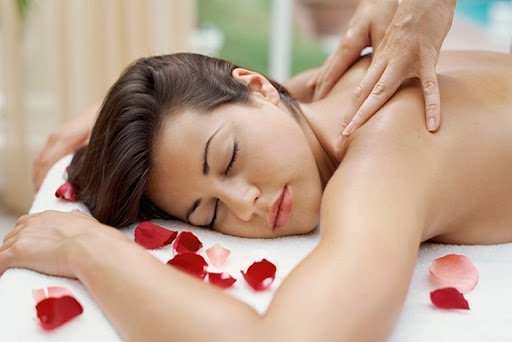 Black in Out thai spa