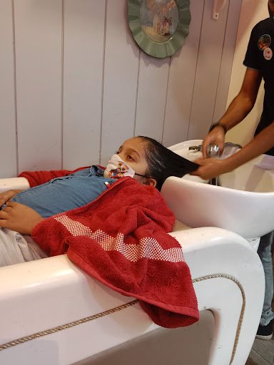 FLAUNT Styling Lounge & SPA