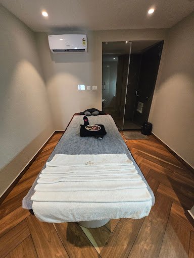 Lotus Wellness Spa - Kaloor